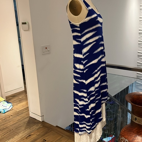 blue and white tie die print dress - Picture 4 of 4